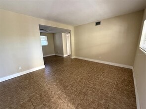 12175 3rd St E in Treasure Island, FL - Building Photo - Building Photo
