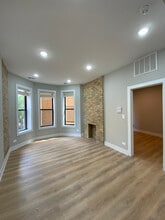 423 W Belden Ave, Unit 434-04 in Chicago, IL - Building Photo - Building Photo