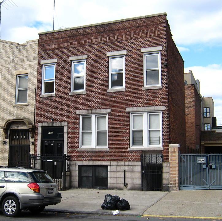 2425 Crotona Ave in Bronx, NY - Building Photo