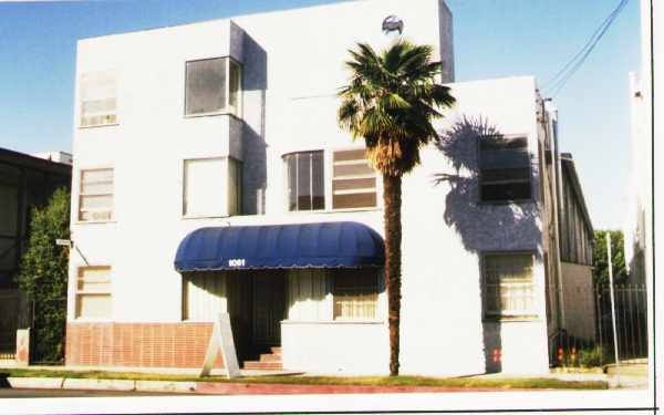 1061 E Broadway in Long Beach, CA - Building Photo - Building Photo