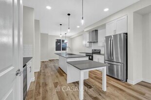 8075 Cedric Mah Rd in Edmonton, AB - Building Photo
