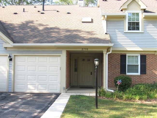 2790 Glasgow Ct, Unit X1 in Schaumburg, IL - Foto de edificio - Building Photo