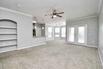 6777 Sommerall Dr in Houston, TX - Building Photo - Building Photo