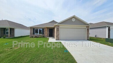 1113 W Fargo Ln in Claremore, OK - Building Photo - Building Photo