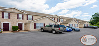 Cherry Grove Condominiums in Piney Flats, TN - Foto de edificio - Building Photo