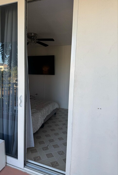 6950 NW 186th St in Hialeah, FL - Foto de edificio