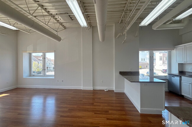 1139 Post Rd in Fairfield, CT - Building Photo - Building Photo