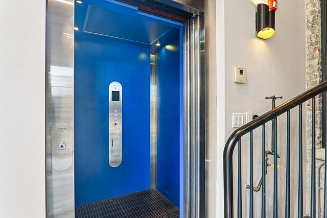 107 W Main St in St. Charles, IL - Building Photo - Building Photo