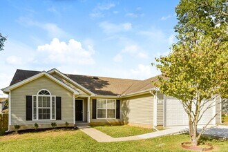 416 Lake Forest Dr in La Vergne, TN - Building Photo - Building Photo