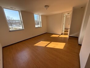 528 Wade Ave, Unit A in Raleigh, NC - Foto de edificio - Building Photo