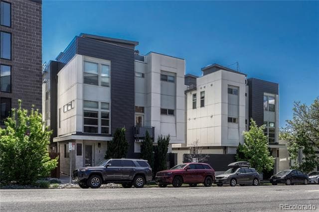 property at 3016 Zuni St