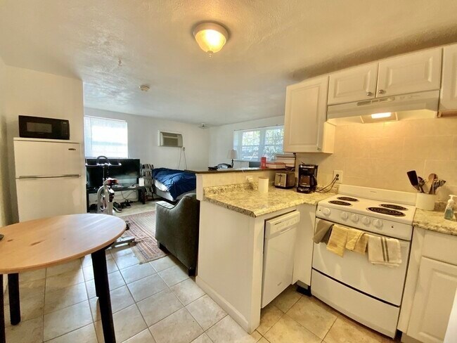 34 Clark St in Arlington, MA - Building Photo - Building Photo