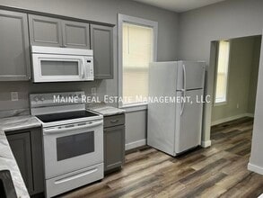 318 Essex St in Bangor, ME - Building Photo - Building Photo