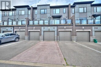 590 N Service Rd in Hamilton, ON - Building Photo - Building Photo
