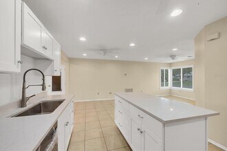 5439 Kenwood Dr in North Port, FL - Building Photo - Building Photo