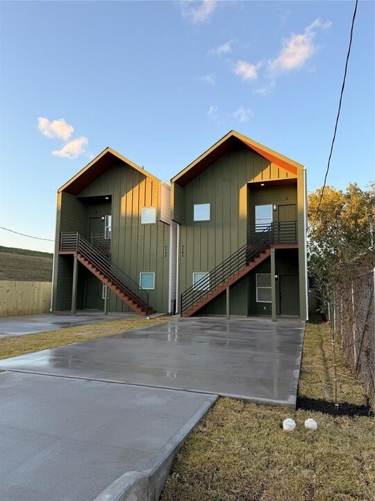 9705 Garcroft St in Houston, TX - Building Photo