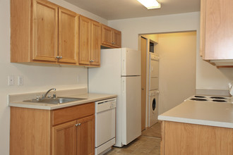 Pacific Arbor Apartments in Tacoma, WA - Building Photo - Building Photo