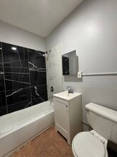 112 Corbin Ave, Unit 101 in Jersey City, NJ - Foto de edificio - Building Photo