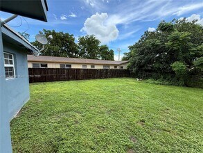 6210 SW 27th St in Miramar, FL - Building Photo - Building Photo