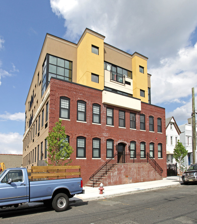 Ariana Lofts in Jersey City, NJ - Foto de edificio - Building Photo