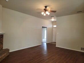 1923 99th Pl in Lubbock, TX - Building Photo - Building Photo