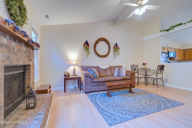 107 Corey Cir in Jacksonville, NC - Building Photo - Building Photo