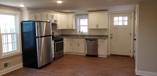 21 W Hanover Ave, Unit 1st floor