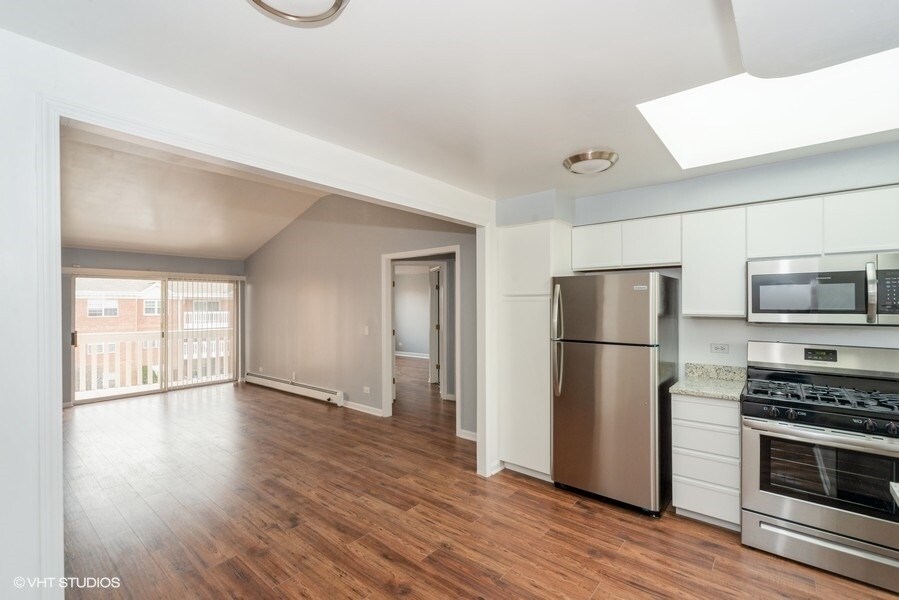 6560 W Belmont Ave, Unit 303 in Chicago, IL - Building Photo