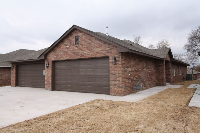 property at 405 Chalk Hill Ct