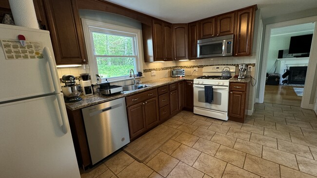 263 Burbank Rd in Longmeadow, MA - Building Photo - Building Photo