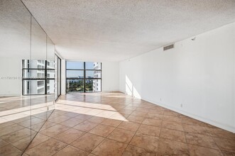 20355 NE 34th Ct in Aventura, FL - Building Photo - Building Photo