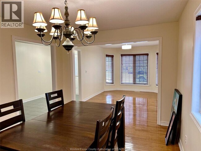 940 Greenpark Blvd in Windsor, ON - Building Photo - Building Photo