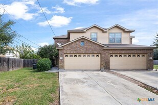 290 Rosalie Dr in New Braunfels, TX - Building Photo