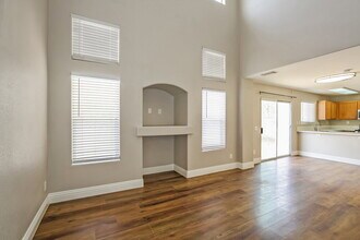 7928 Dana Maple Ct in Las Vegas, NV - Building Photo - Building Photo