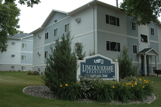 Lincoln Square Apartments in Owatonna, MN - Building Photo