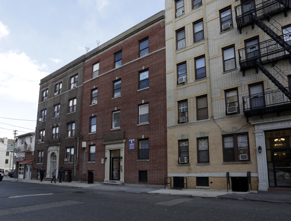 5008 Palisade Ave in West New York, NJ - Foto de edificio