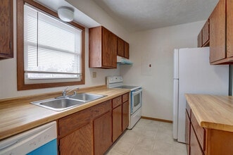 235 Broadway Dr in Sun Prairie, WI - Building Photo - Building Photo