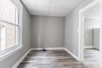 2132 W Iowa St, Unit 1 in Chicago, IL - Building Photo - Building Photo