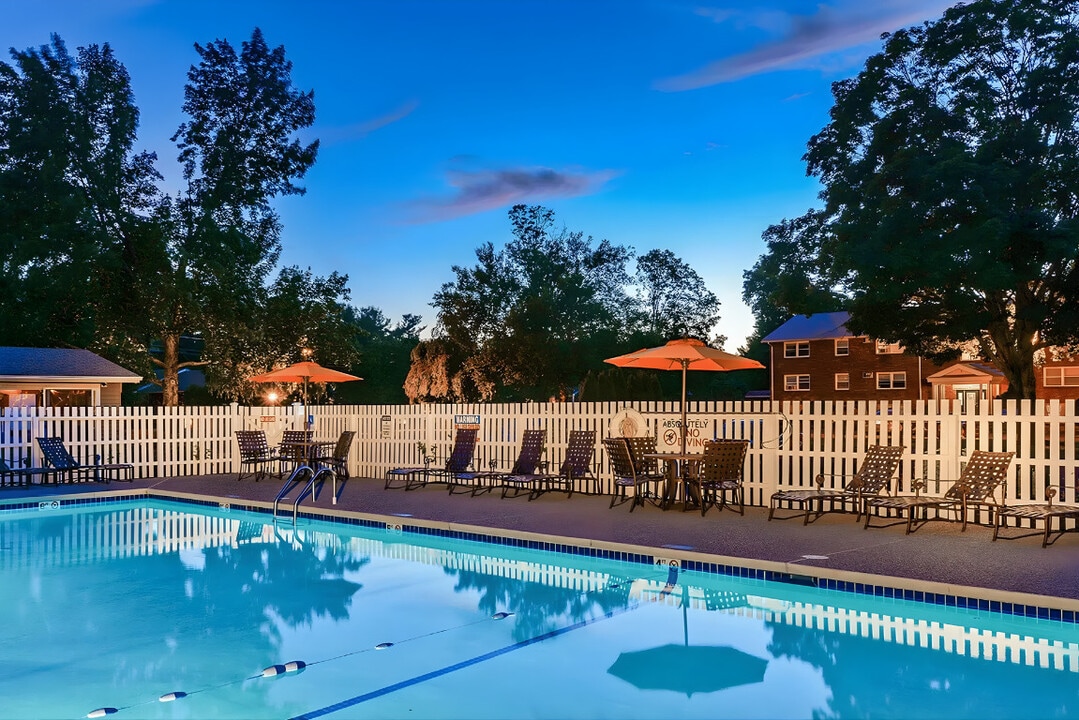 Cliffside Apartments in Sunderland, MA - Foto de edificio