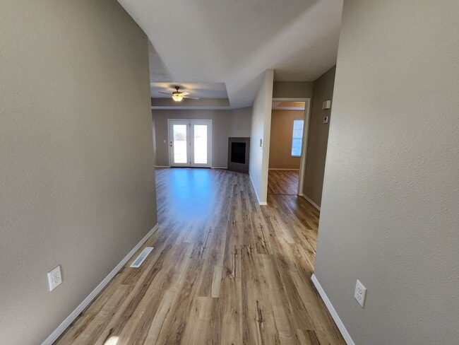 209 W Wade St in Republic, MO - Building Photo - Building Photo