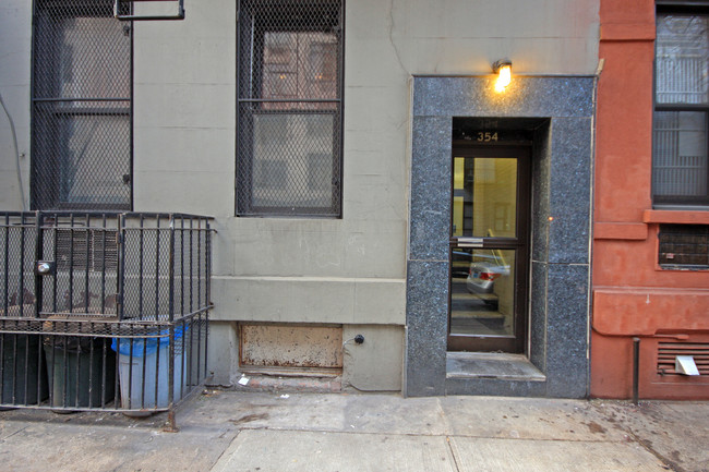 354 E 89th St in New York, NY - Building Photo - Building Photo