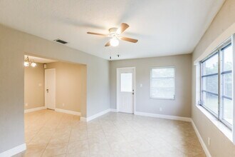 10103 NW 82nd St in Tamarac, FL - Building Photo - Building Photo