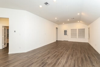 5434 Tourmaline Wy in Brookshire, TX - Foto de edificio - Building Photo