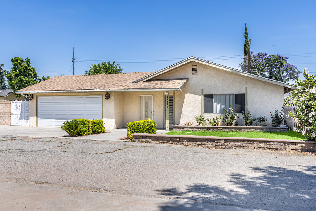 17316 Kingsbury St in Granada Hills, CA - Building Photo