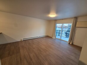 211 1st Ave NW, Unit 5 in Hankinson, ND - Foto de edificio - Building Photo