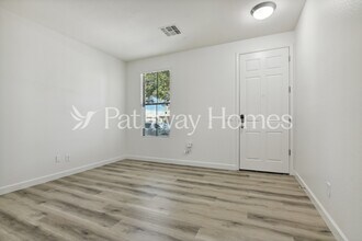 2451 W Parkway Dr in Phoenix, AZ - Foto de edificio - Building Photo