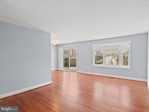 1728 Pine Valley Dr in Vienna, VA - Building Photo - Building Photo