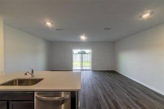 17208 English Chestnut Wy in Land O Lakes, FL - Building Photo - Building Photo