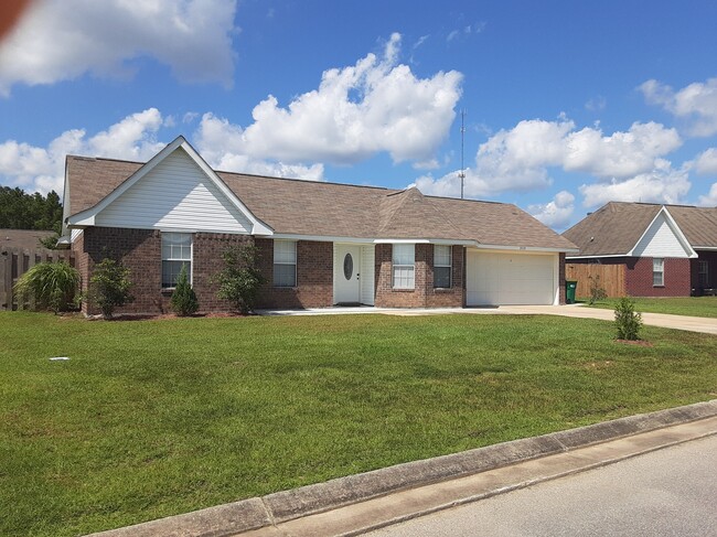 2105 Irma Cir in Ocean Springs, MS - Building Photo - Building Photo
