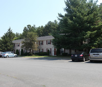 Pine Ridge Estates in Greenfield, MA - Foto de edificio - Building Photo